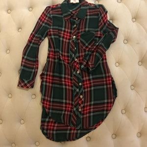 Roll tab sleeve tunic.